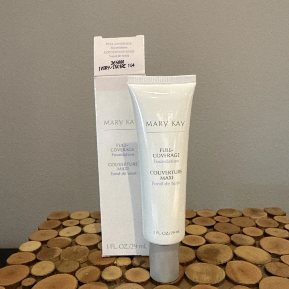 Mary Kay Full Coverage Foundation IVORY‎ 104 - Gray Cap # 365000 Normal To Dry